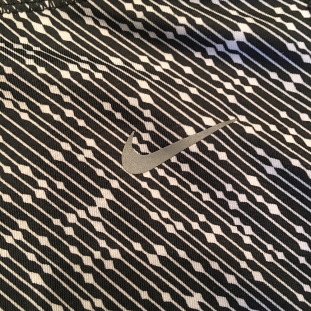 🔥🔥Nike Dri-Fit crop pants—black and white.  XS - Picture 5 of 7